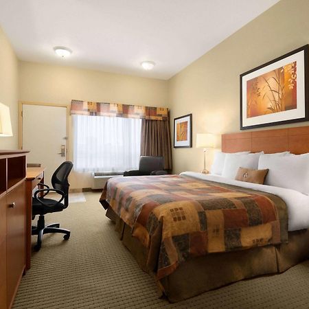 Ramada By Wyndham Drayton Valley Exterior photo