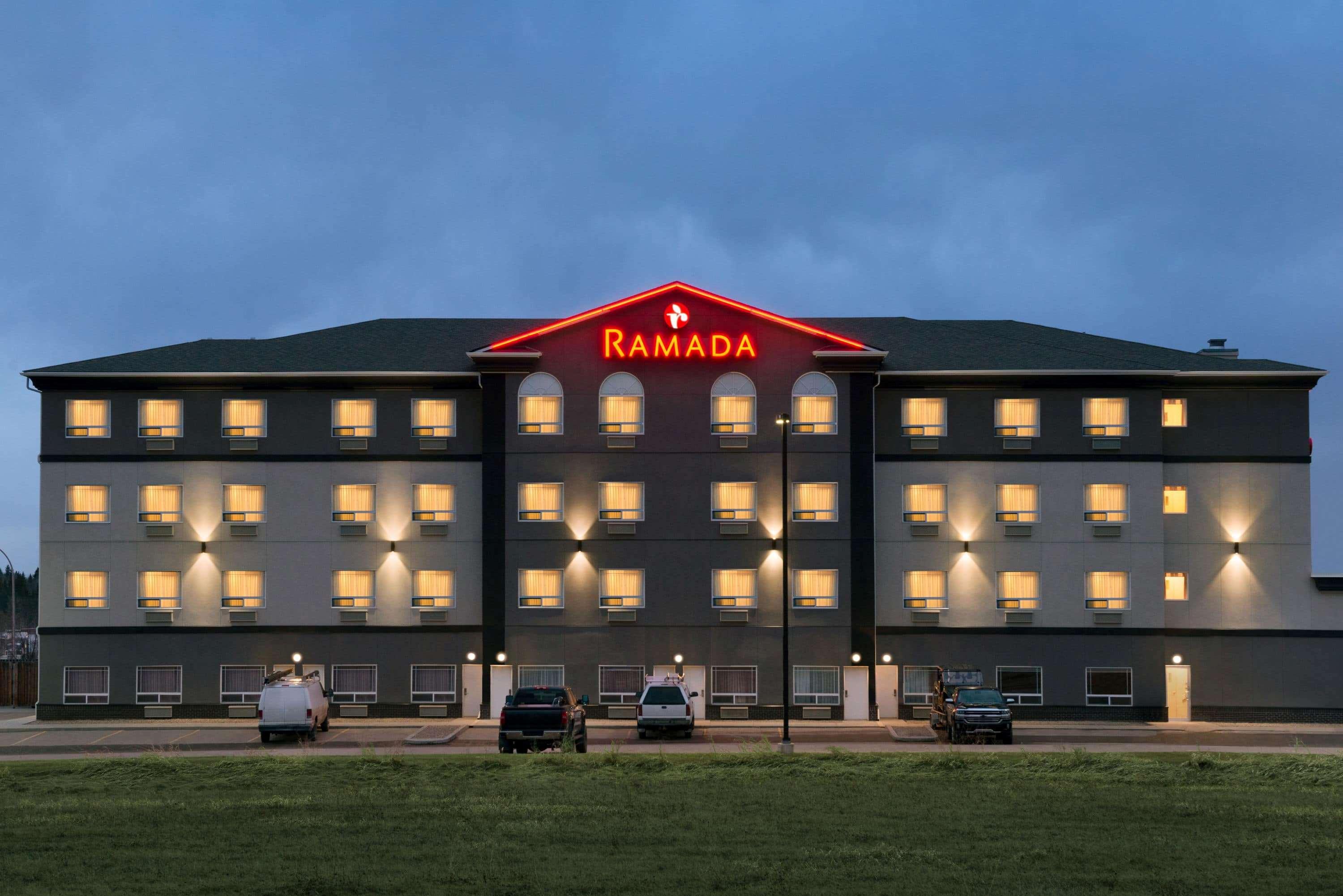Ramada By Wyndham Drayton Valley Exterior photo