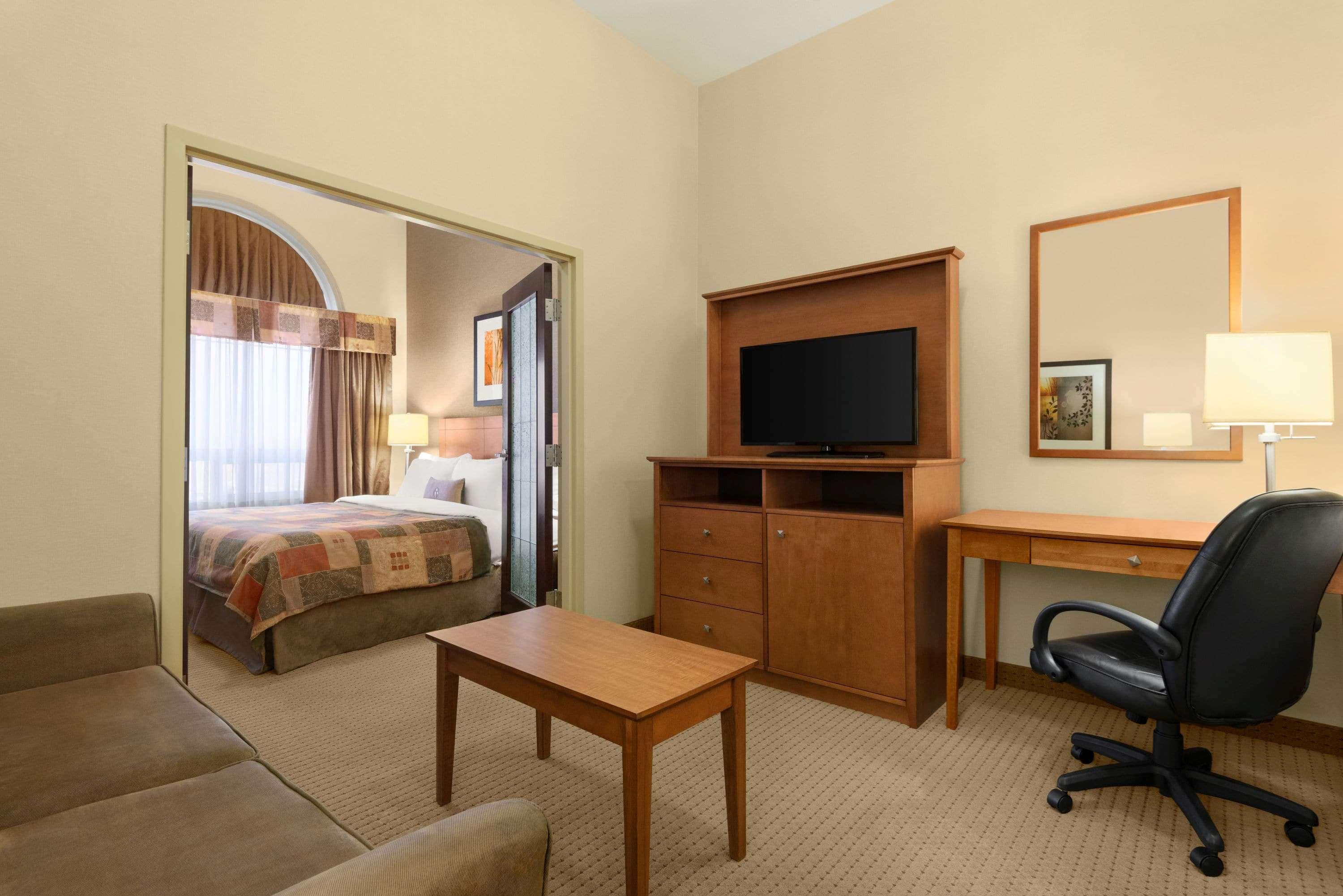 Ramada By Wyndham Drayton Valley Exterior photo