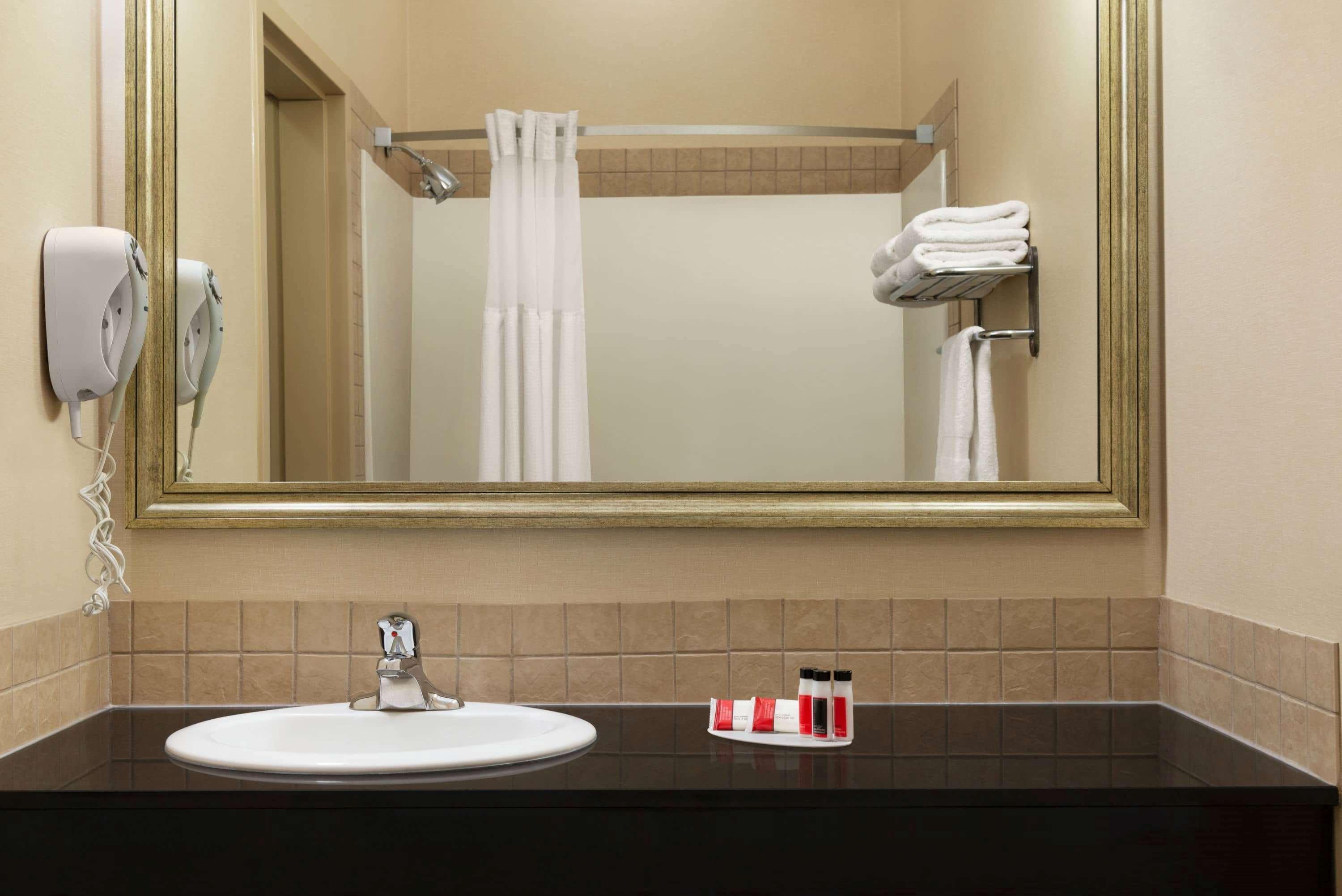 Ramada By Wyndham Drayton Valley Exterior photo