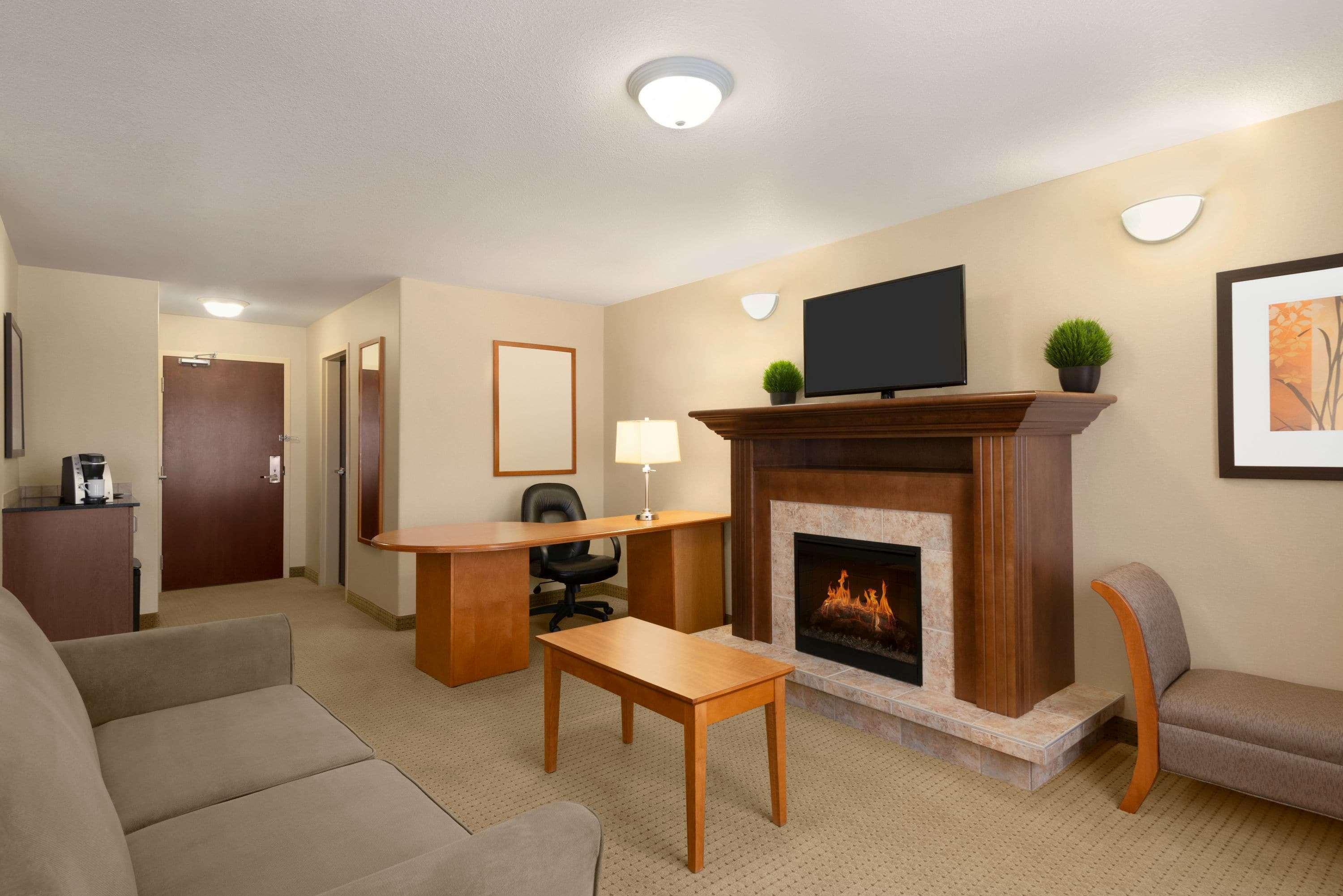 Ramada By Wyndham Drayton Valley Exterior photo