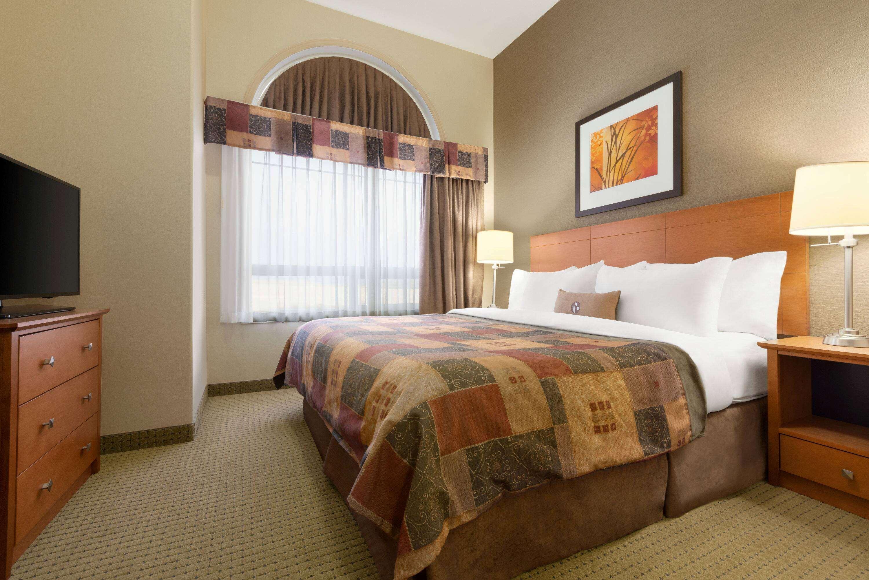 Ramada By Wyndham Drayton Valley Exterior photo