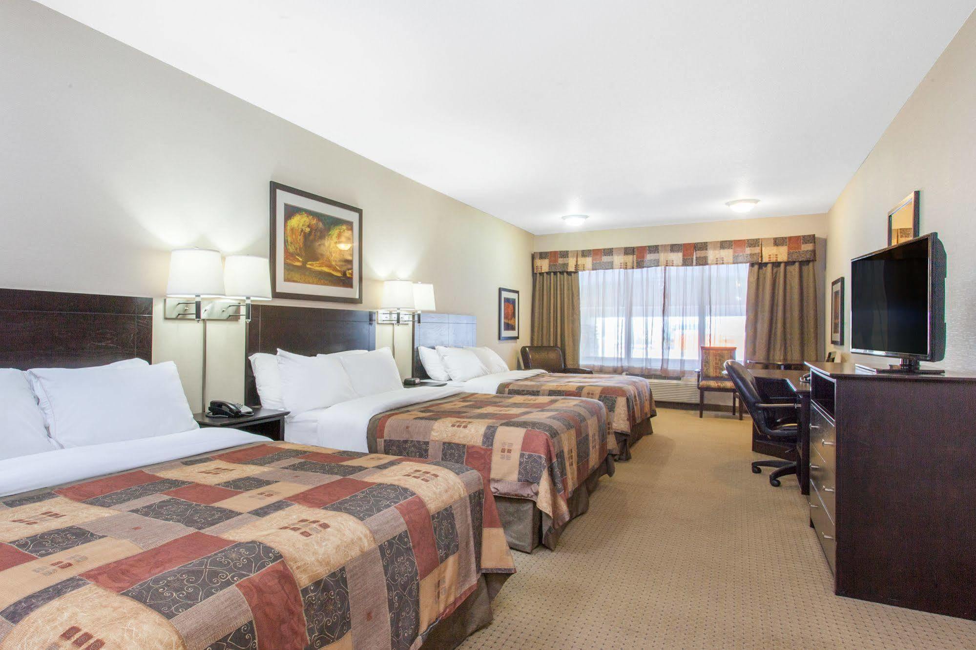 Ramada By Wyndham Drayton Valley Exterior photo